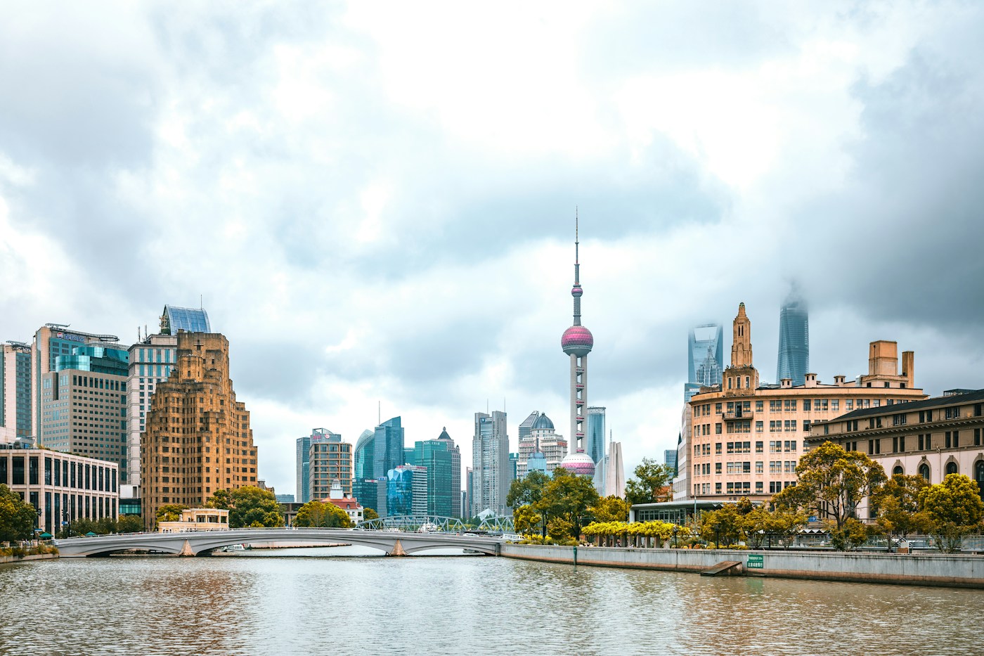 上海黄浦江与城市天际线